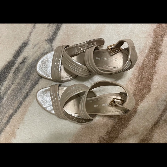 Gold Gianni Bini Dress Sandals 6.5 - Picture 4 of 6